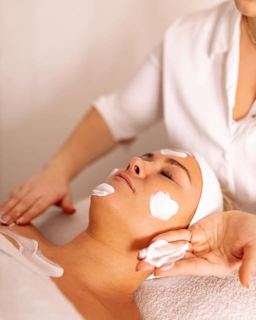 Gesichtsbehandlung bei Ria Cosmetics