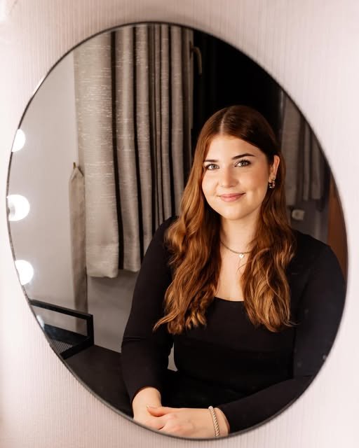 Ria Rädeker in ihrem Kosmetikstudio